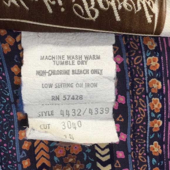 Vintage Kaki Roberts Button Down Shirt - Picture 9 of 9